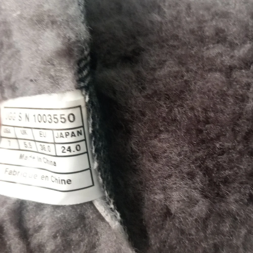 UGG leather waterproof boots - size 7 US - Picture 8 of 12